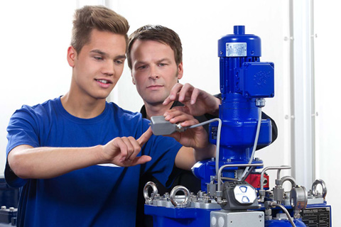Intern and mentor in front of a BOLLFILTER